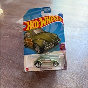 Hot Wheels Classic Volkswagen Beetle - Olive Green